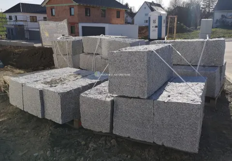 Granitsteinblöcke bzw. Mauersteine Laban-2 40/40/60-140 cm gespalten