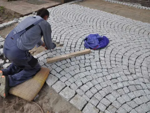 Natursteinpflaster 8/11 und 15/17 cm gespalten